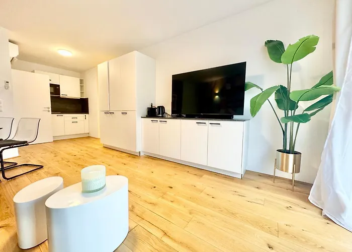 Apartment Mit Balkon *